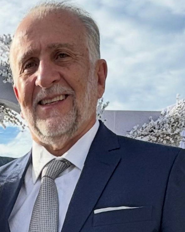 Retrato de Roberto Torquetti, fundador da RB Negócios Imobiliários